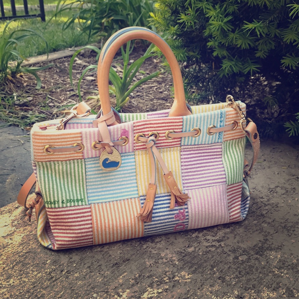 Cute dooney and Bourke bag!